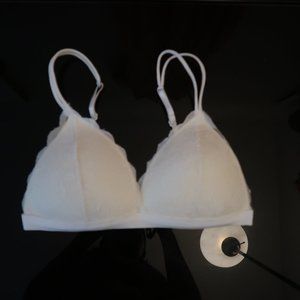 WHITE LACE BRALETTE